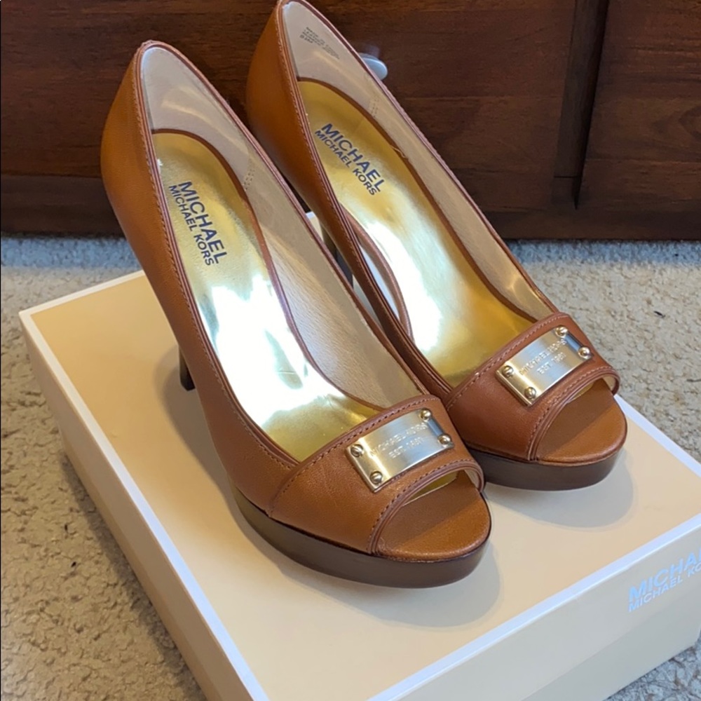 MICHAEL KORS platform heels